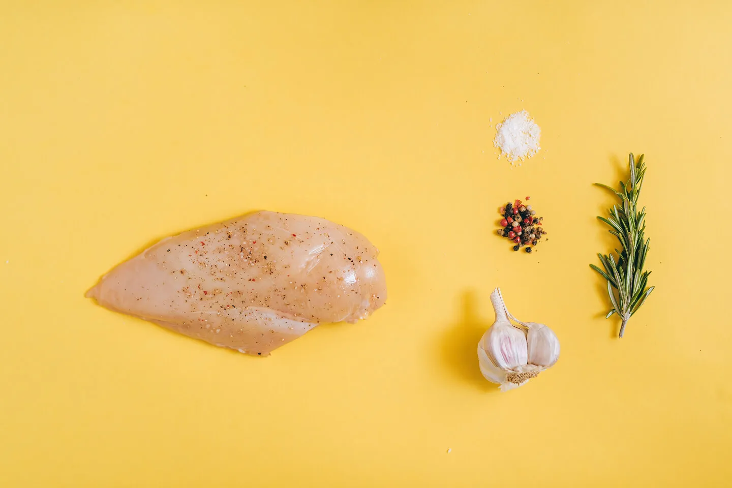 Raw chicken breast, a high-protein food with about 31 g of protein per 100 g cooked